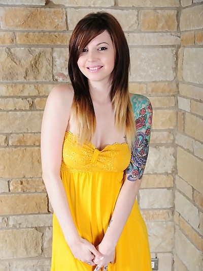 Ivy Snow plays with her perfect naked body once she takes her yellow dress off