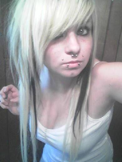 Awesome scene girl titties in this gallery