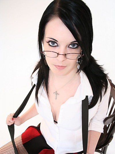 Goth schoolgirl Kimmy in glasses