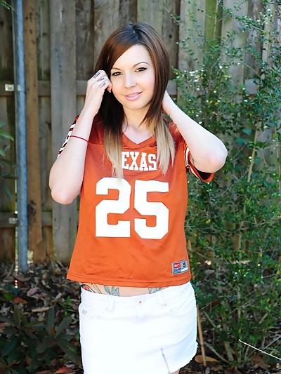 Ivy Snow the hottest Texas Girl and she shows it all