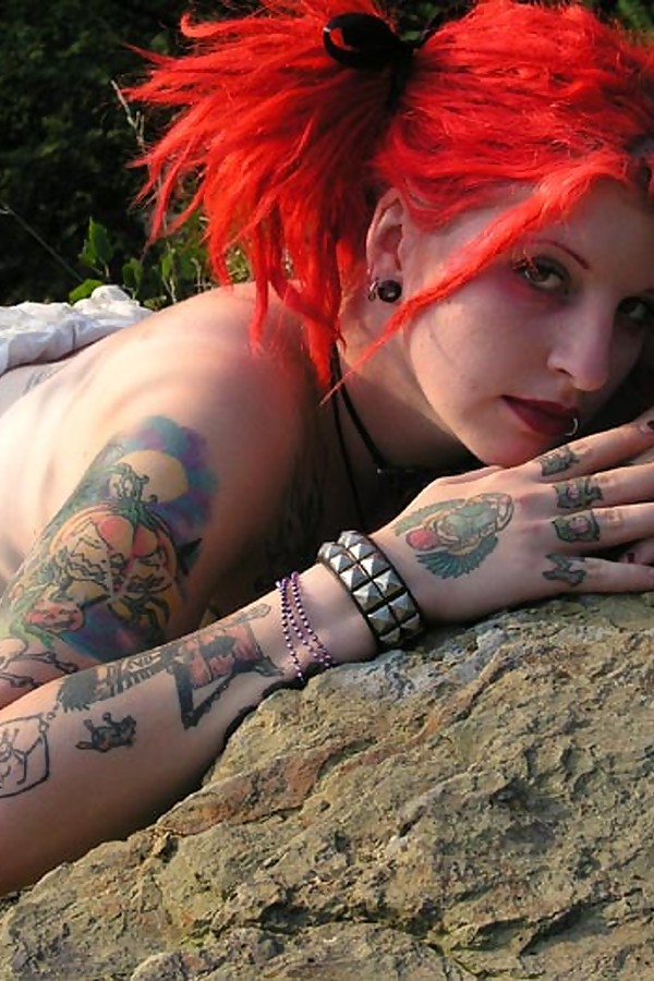 Hel Inferna inked metal redhead strips down outdoors